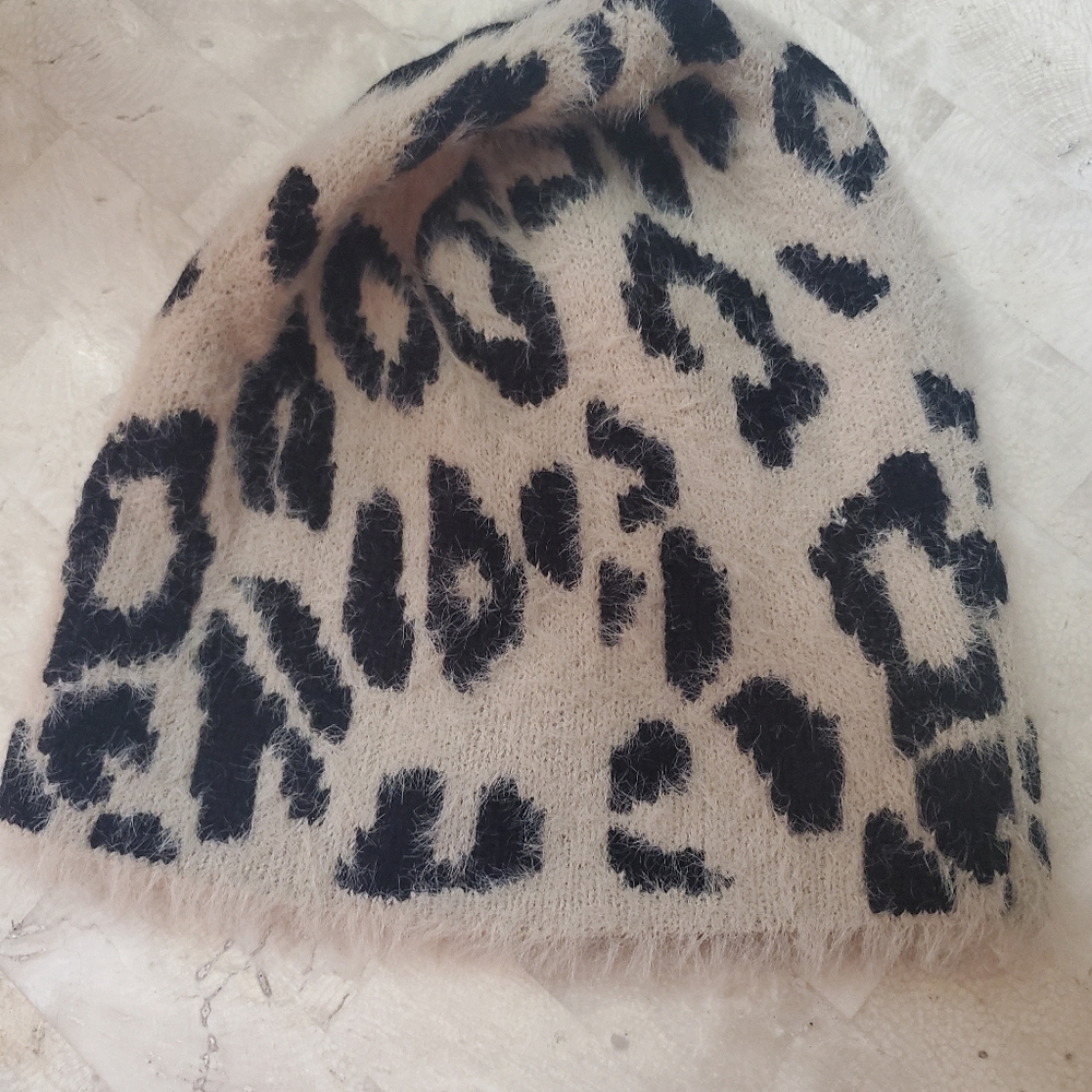 Winter Hat Leopard Print - image 3